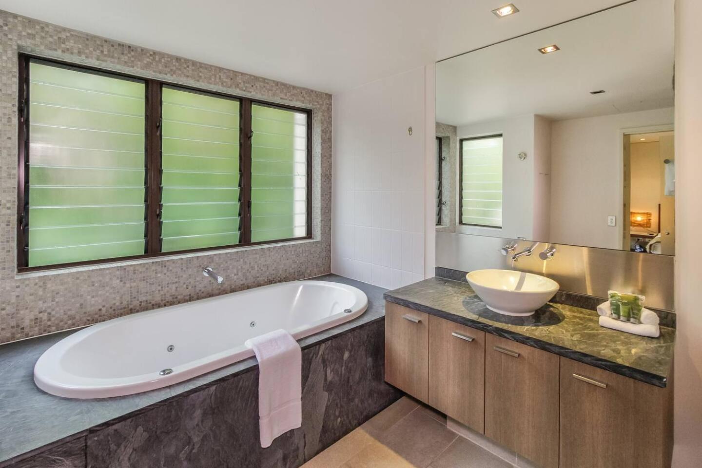 Canthium At Temple - Idyllic Tropical Living